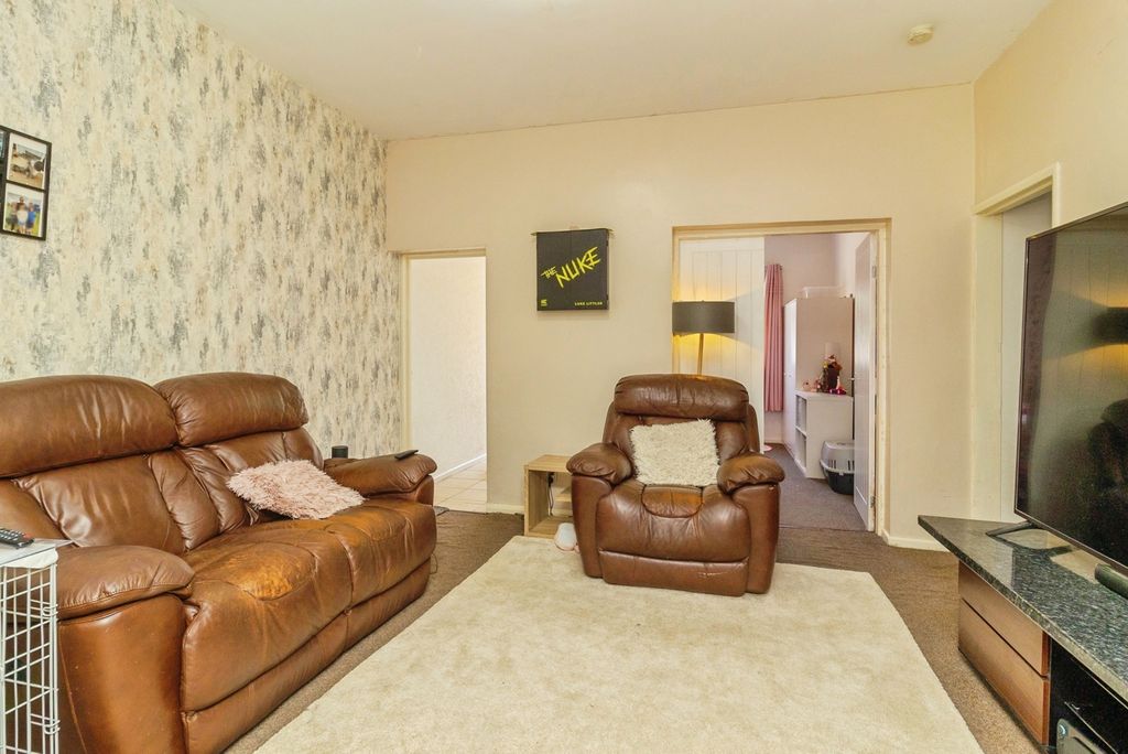 Property photo 3 of 19 Pbox-Img.Jpg