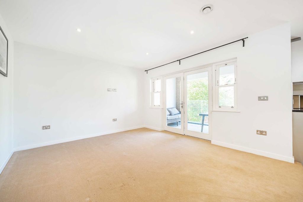 Property photo 2 of 5