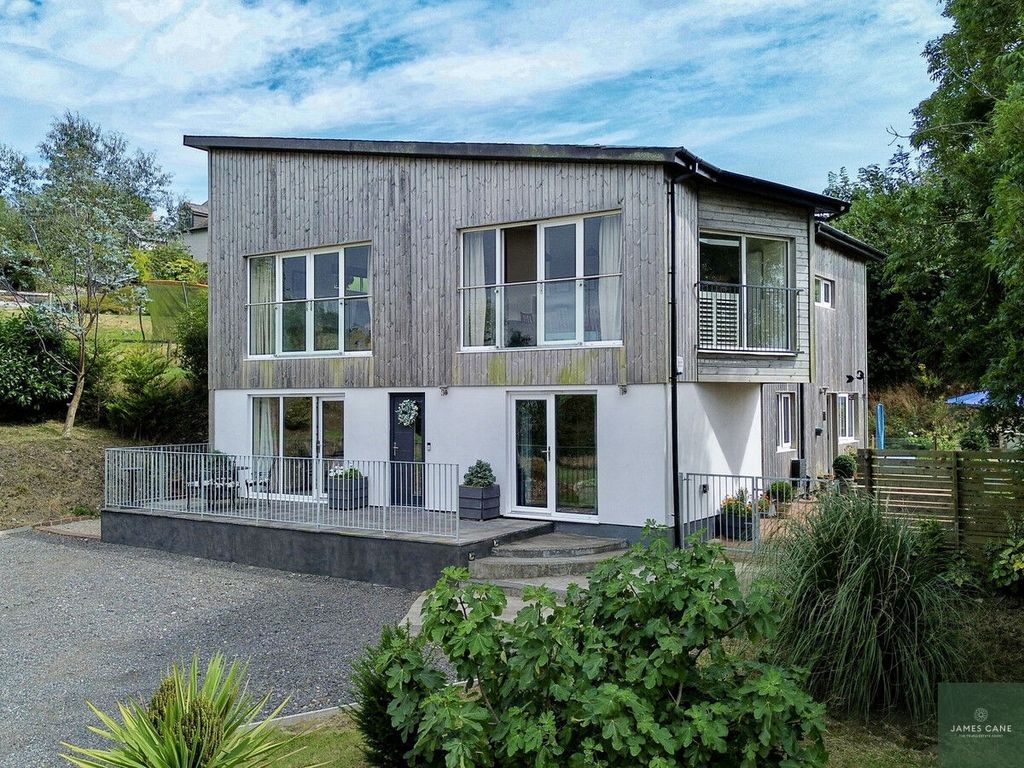 Property photo 1 of 32