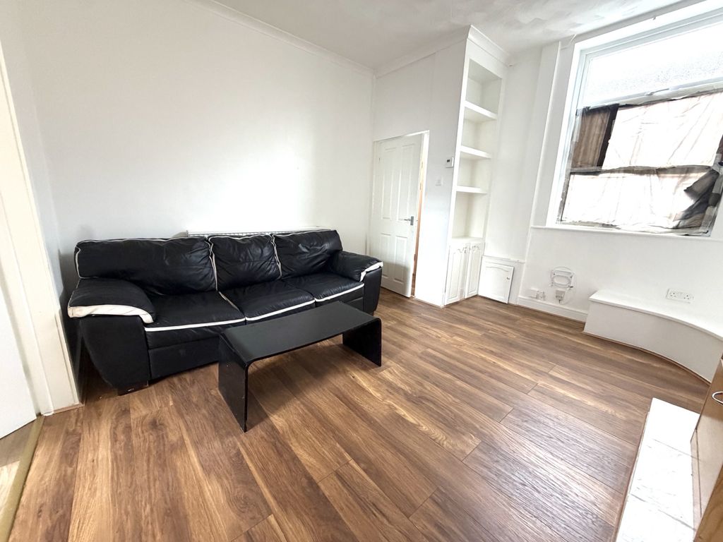 Property photo 2 of 10 Lounge