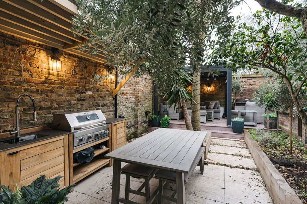 Property photo 1 of 35