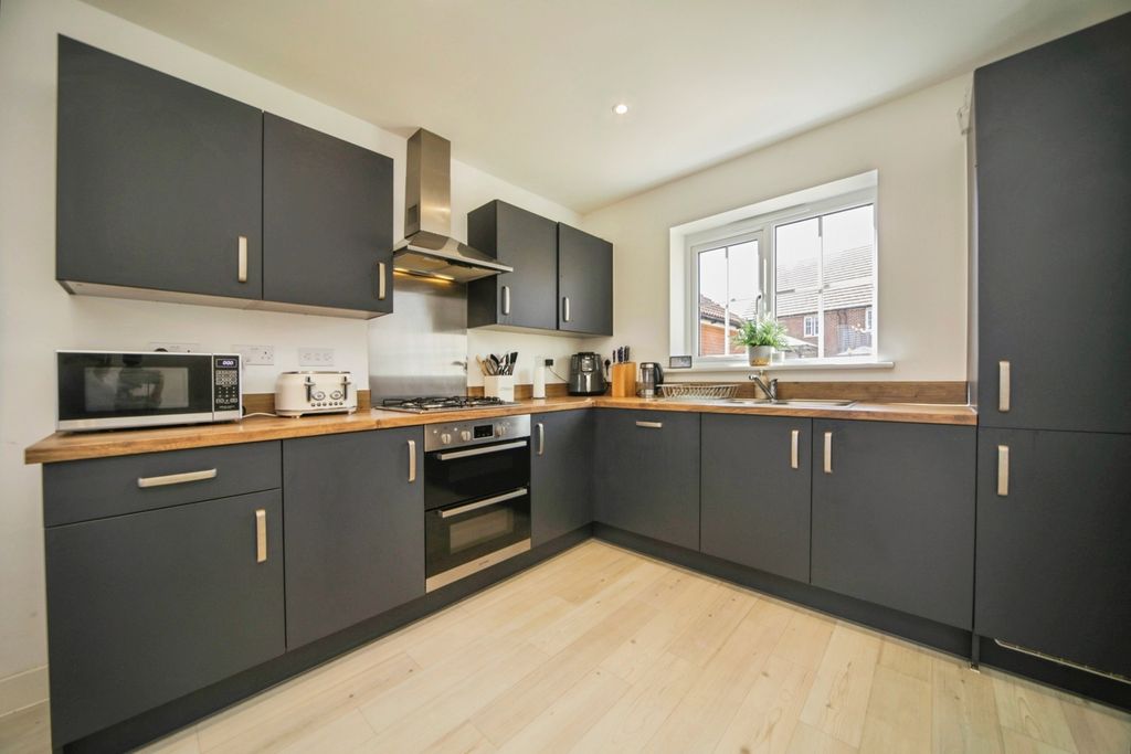 Property photo 2 of 22 Kitchen