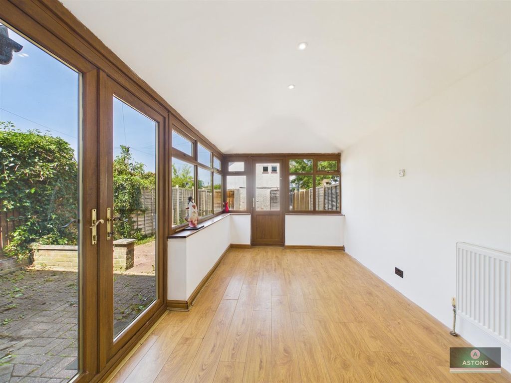 Property photo 3 of 18 Conservatory