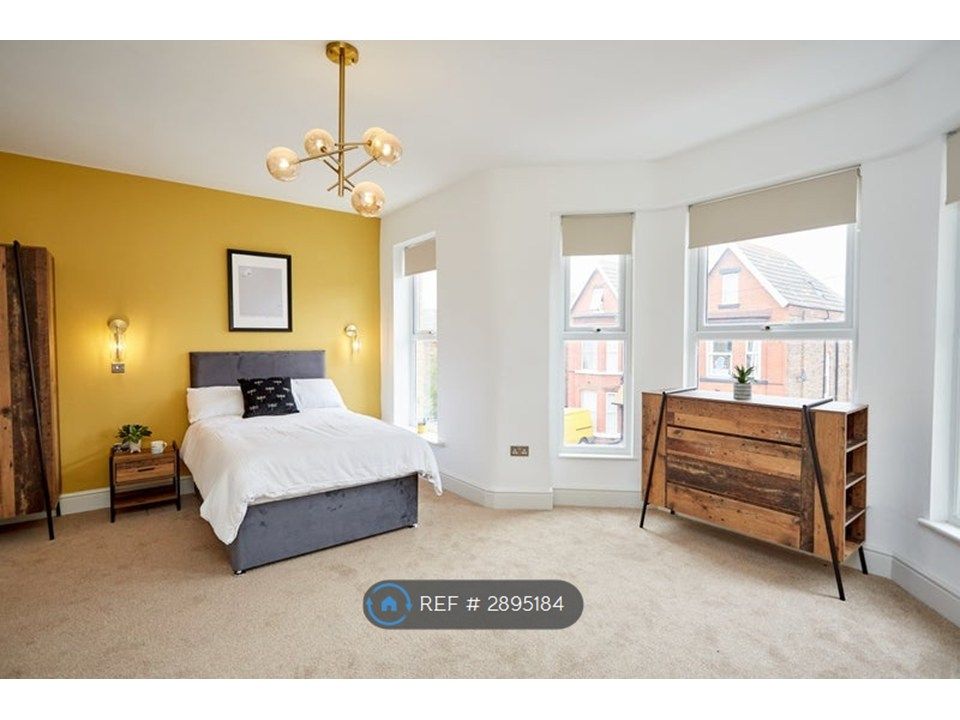 Property photo 1 of 8 Huge Double Ensuite Room - £700 Pcm  Available