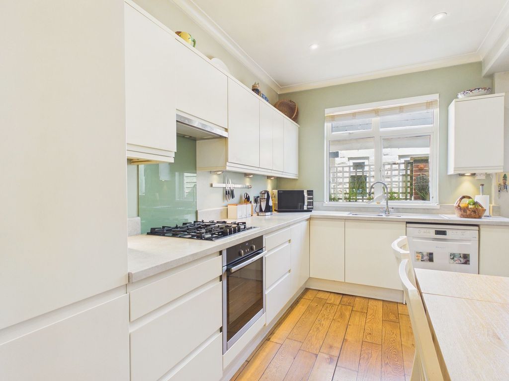 Property photo 2 of 14 Kitchen