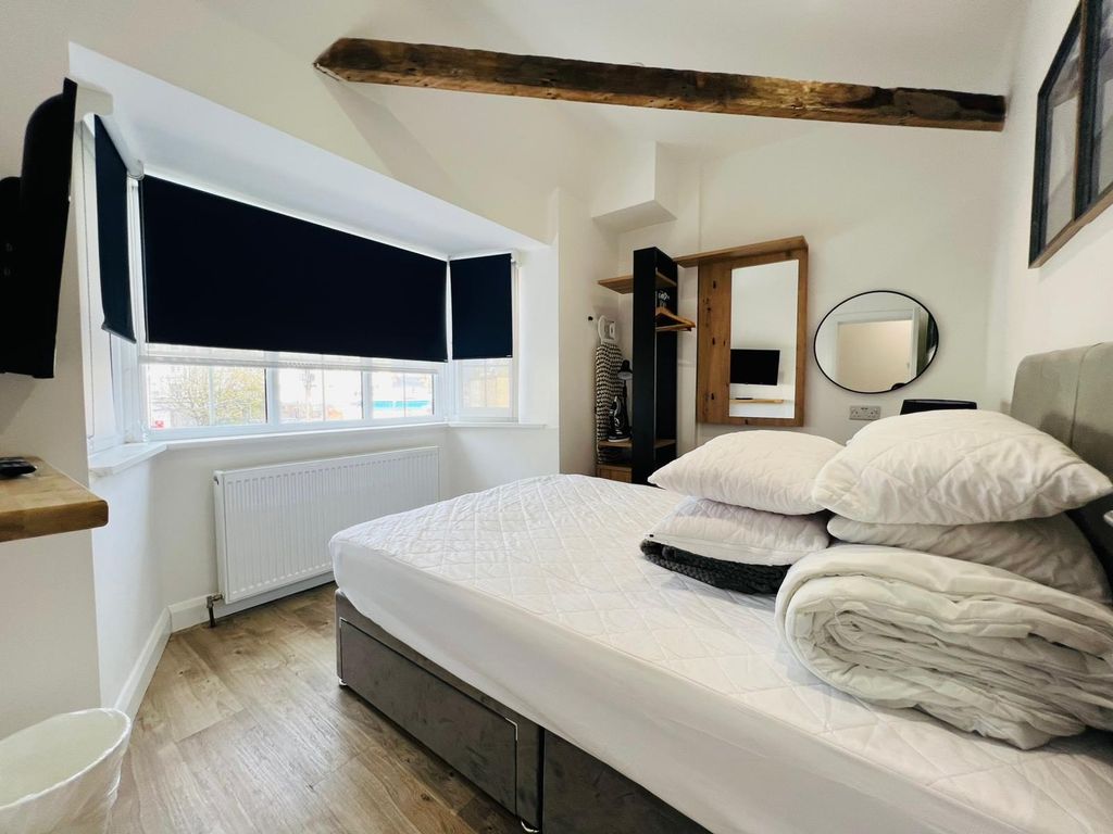 Property photo 2 of 12 Bedroom 1