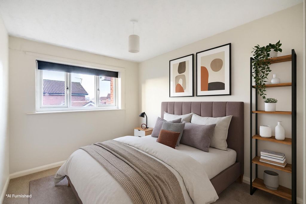 Property photo 2 of 16 Bedroom