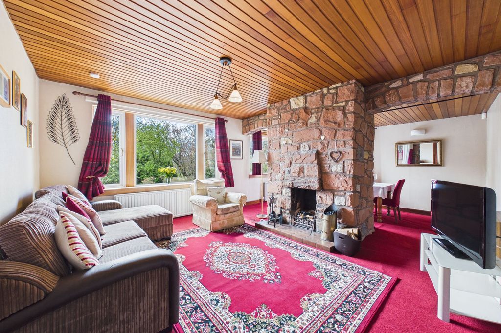 Property photo 3 of 39 Lounge/Dining Angle 1