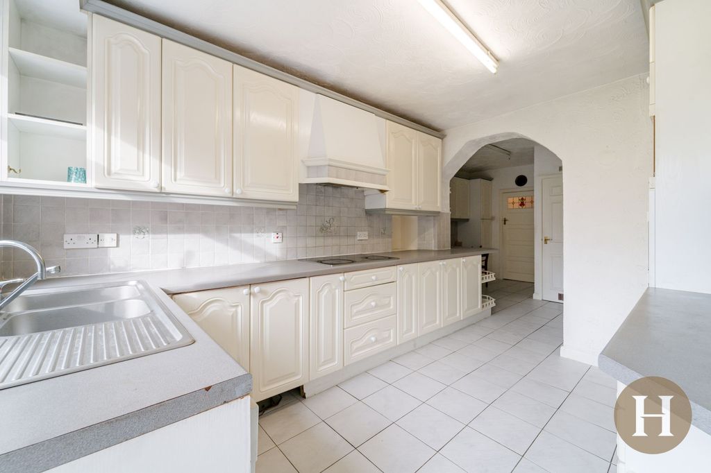 Property photo 3 of 40