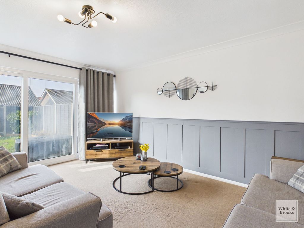 Property photo 3 of 18 Living Room