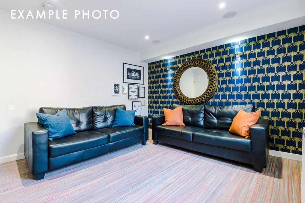 Property photo 1 of 16 80 Beresford Street, Living Room 1