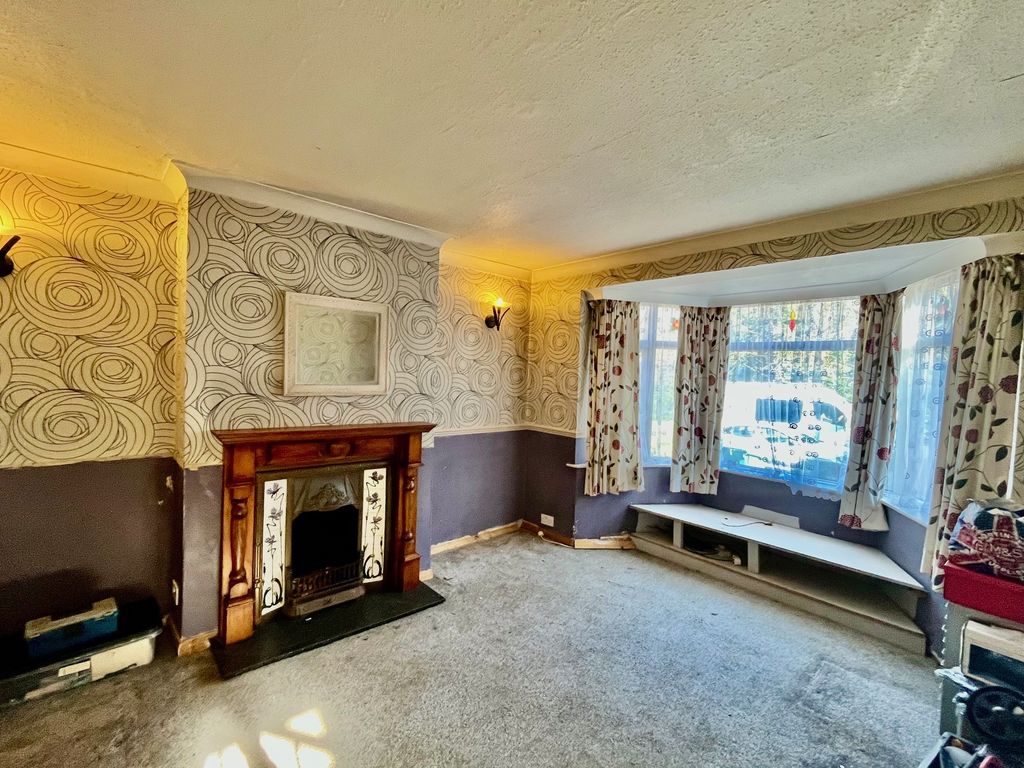 Property photo 2 of 15 Lounge