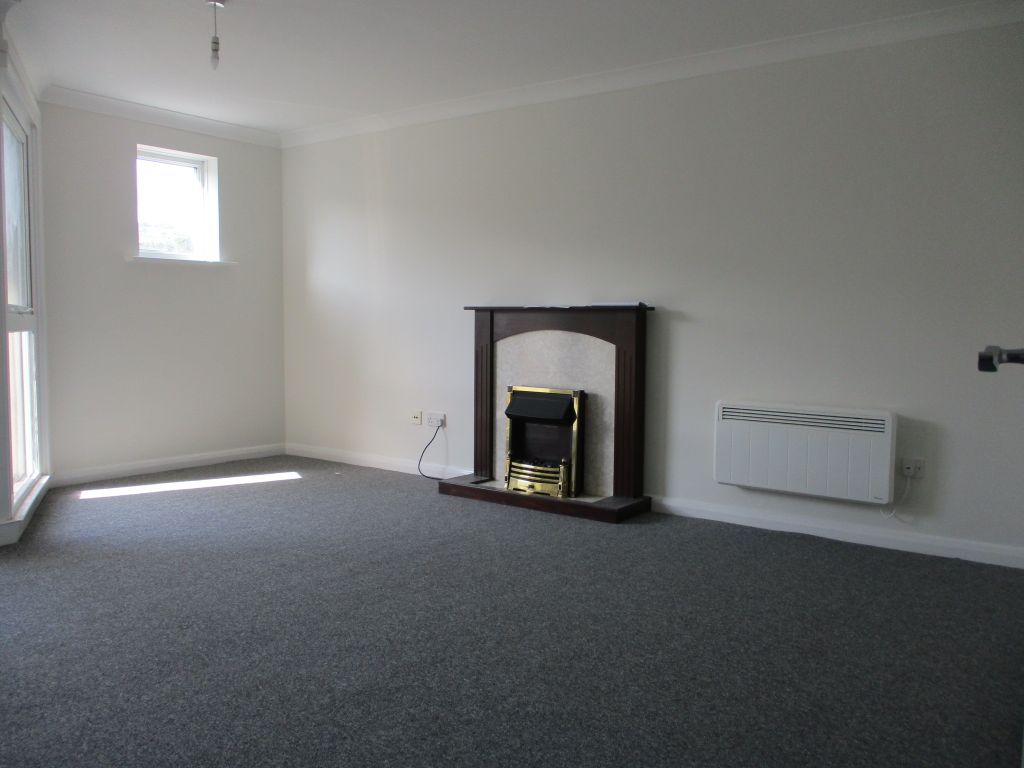 Property photo 2 of 7 Lounge / Dining Room