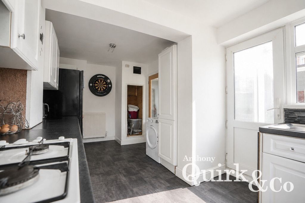 Property photo 2 of 17