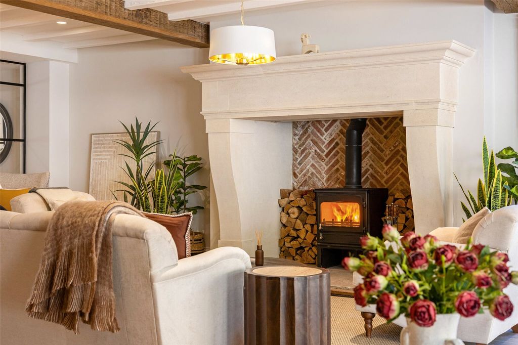 Property photo 2 of 18 Residents' Lounge