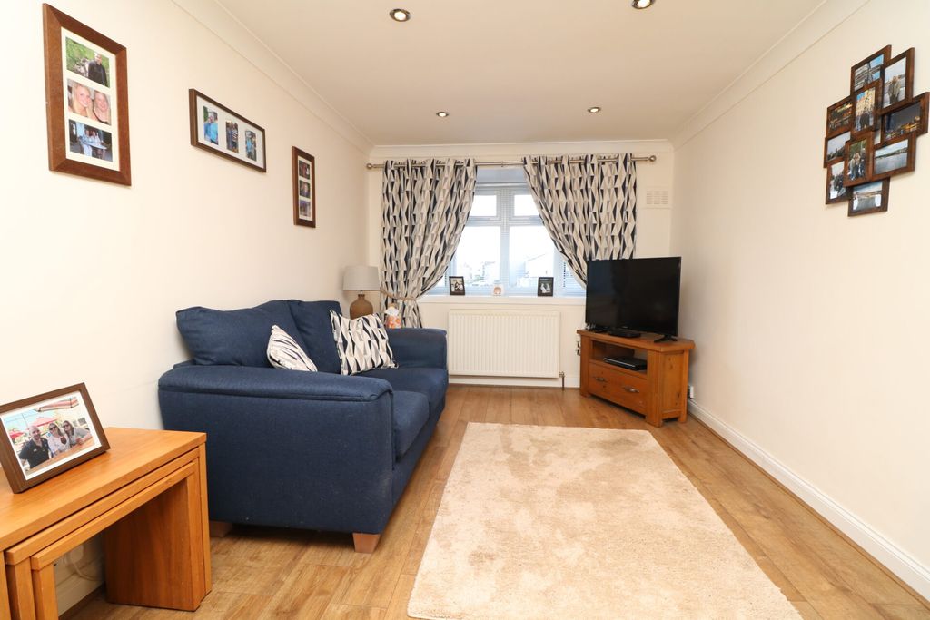 Property photo 3 of 26