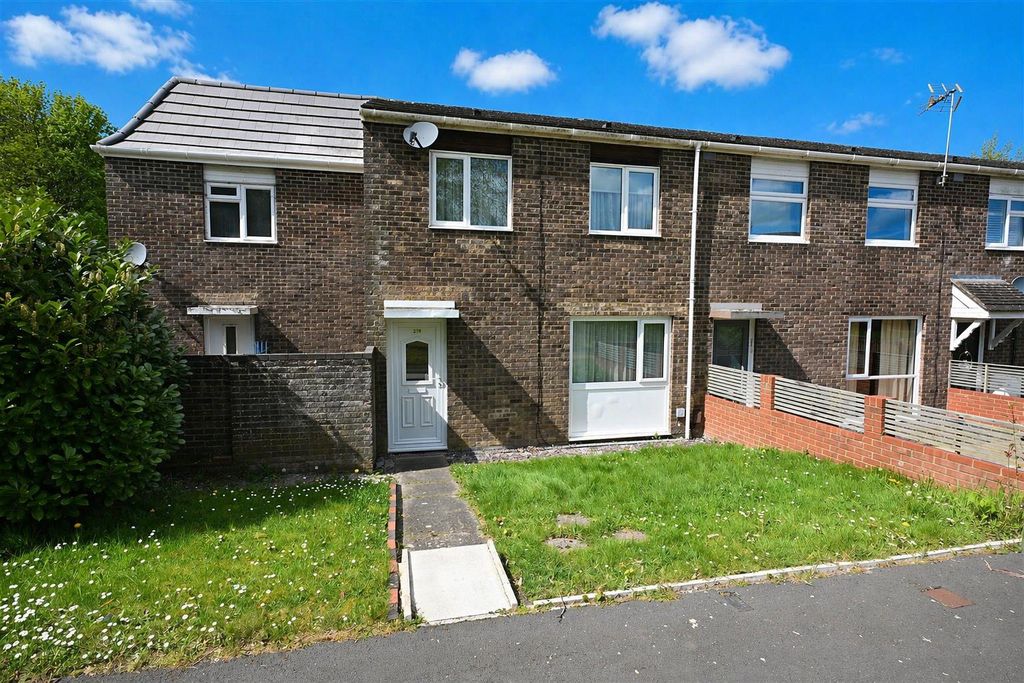 Property photo 1 of 10 Front