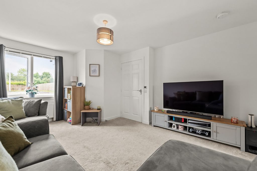 Property photo 2 of 27 4984574