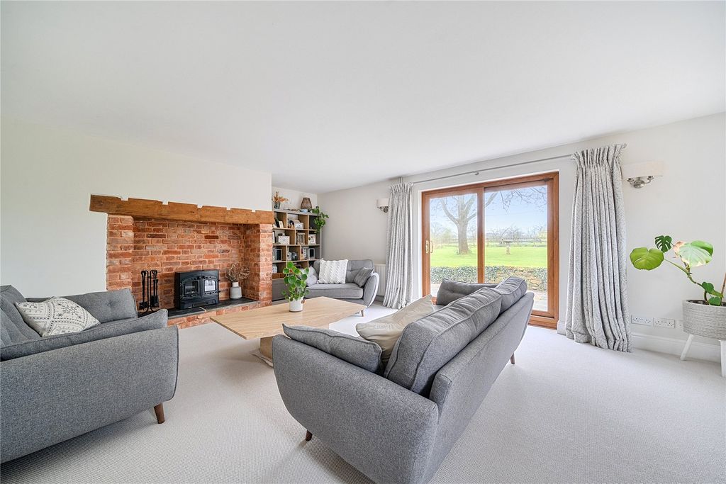 Property photo 2 of 17 Snug