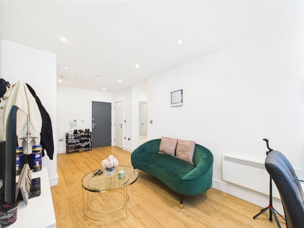 Property photo 3 of 8 Kitching/Living Area