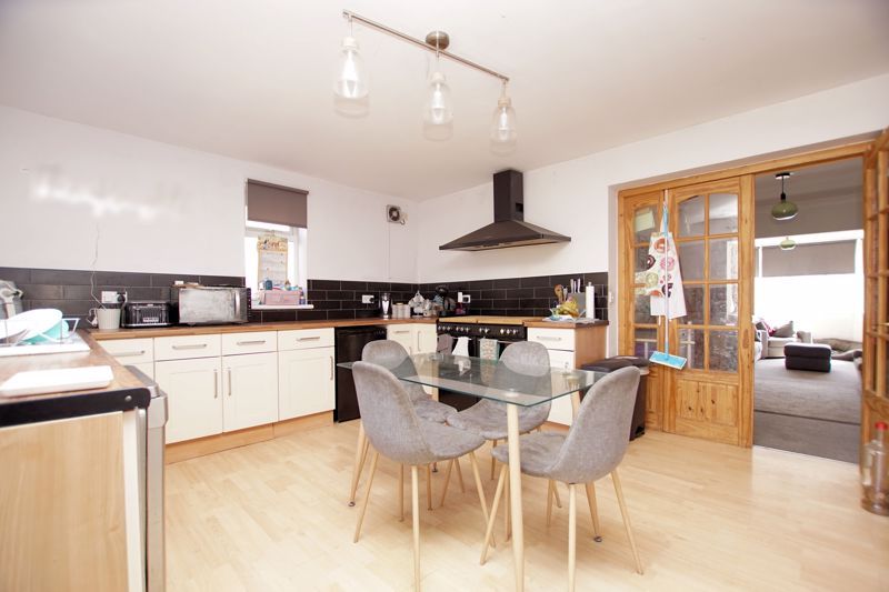 Property photo 2 of 19 Kitchen/Breakfast Room