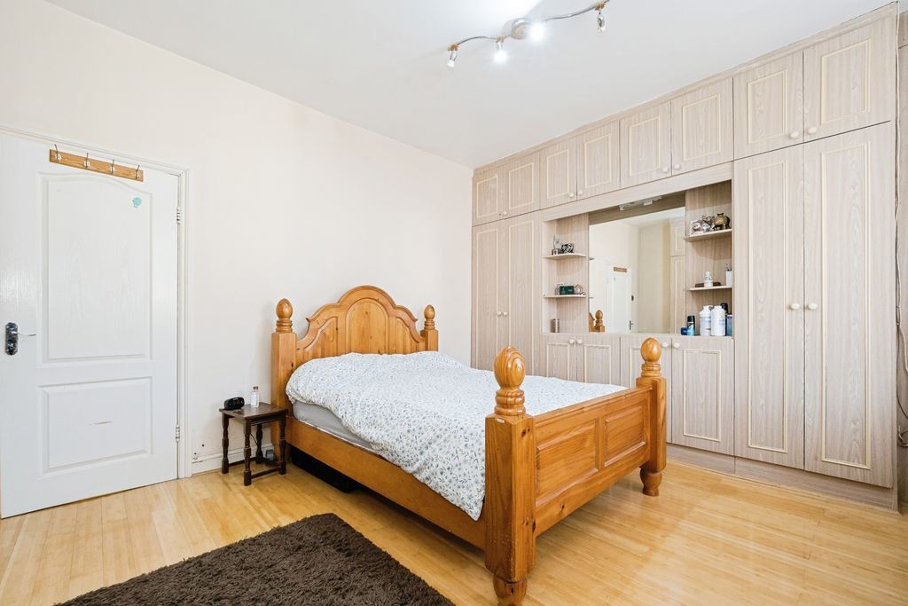 Property photo 3 of 18 Photo
