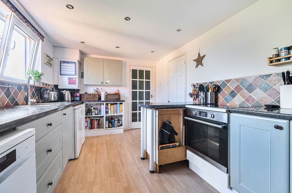 Property photo 3 of 18