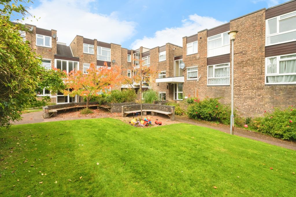 Property photo 2 of 20