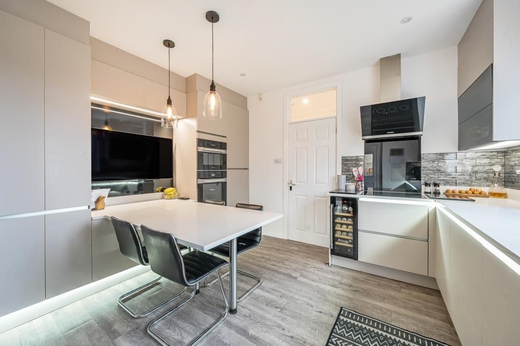 Property photo 2 of 21 Kitchen