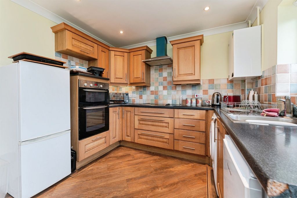 Property photo 2 of 17