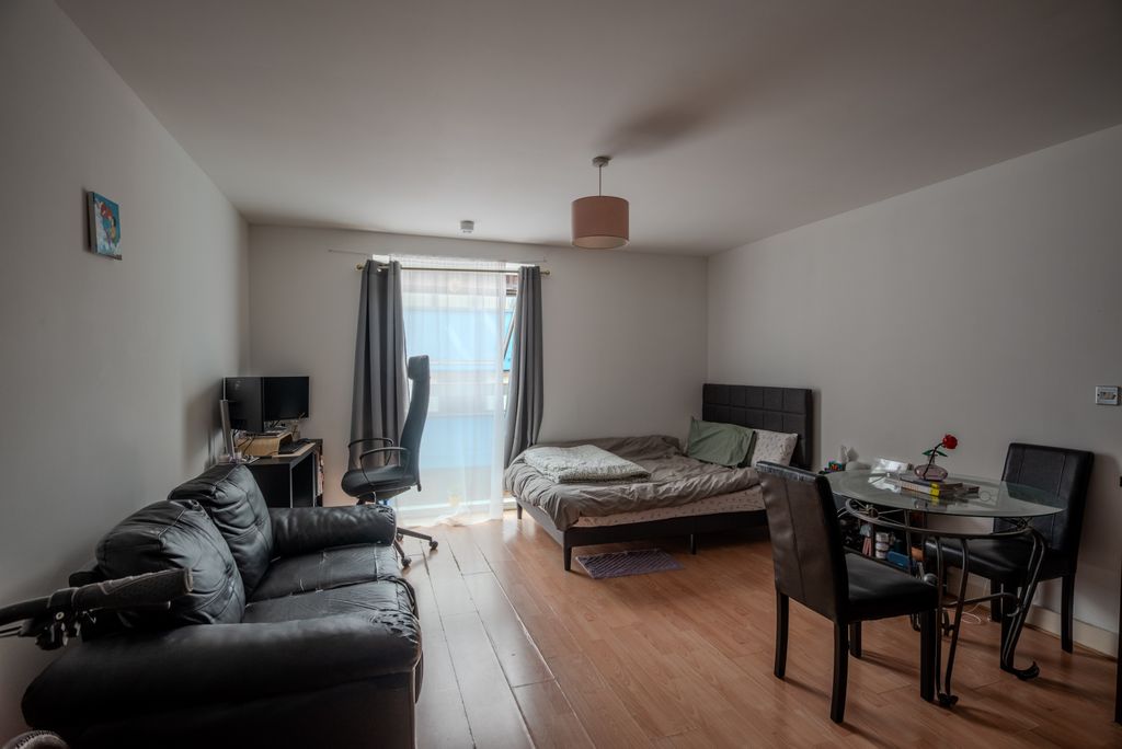 Property photo 3 of 13