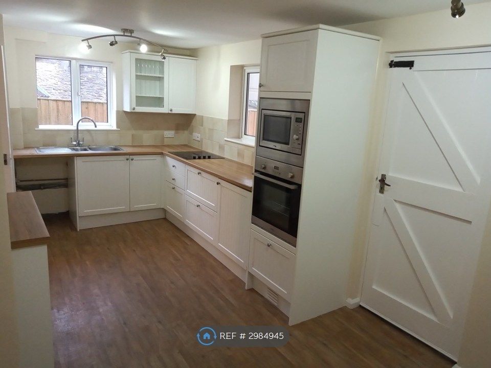 Property photo 2 of 17 Kitchen
