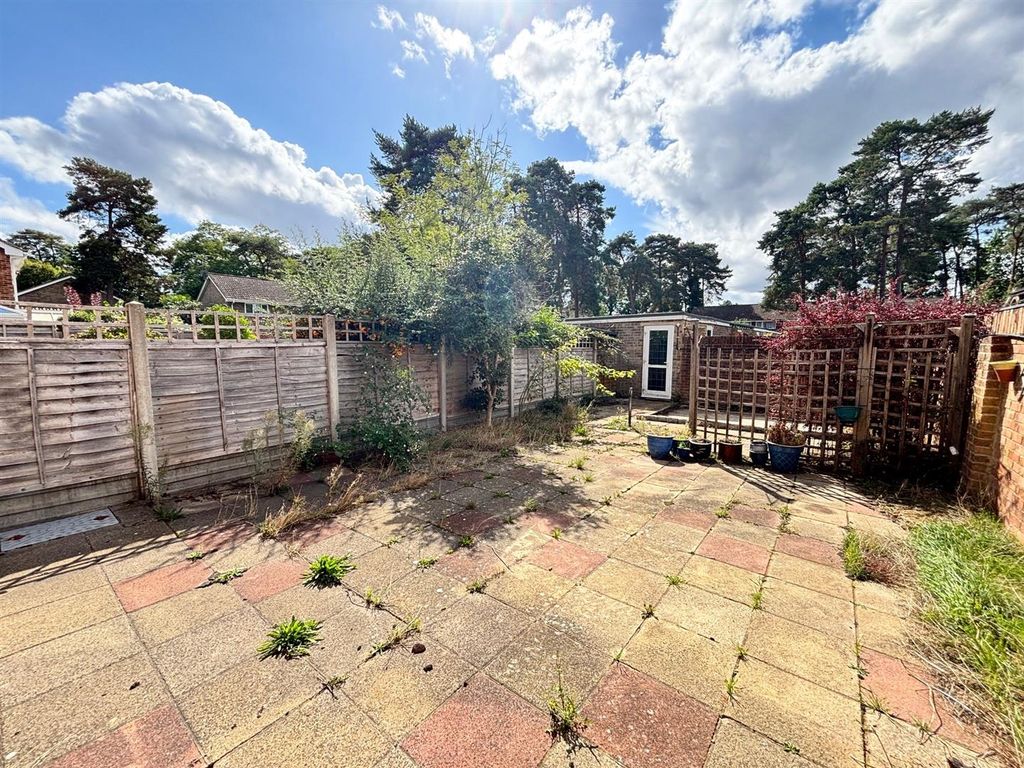 Property photo 2 of 10 Garden.Jpg