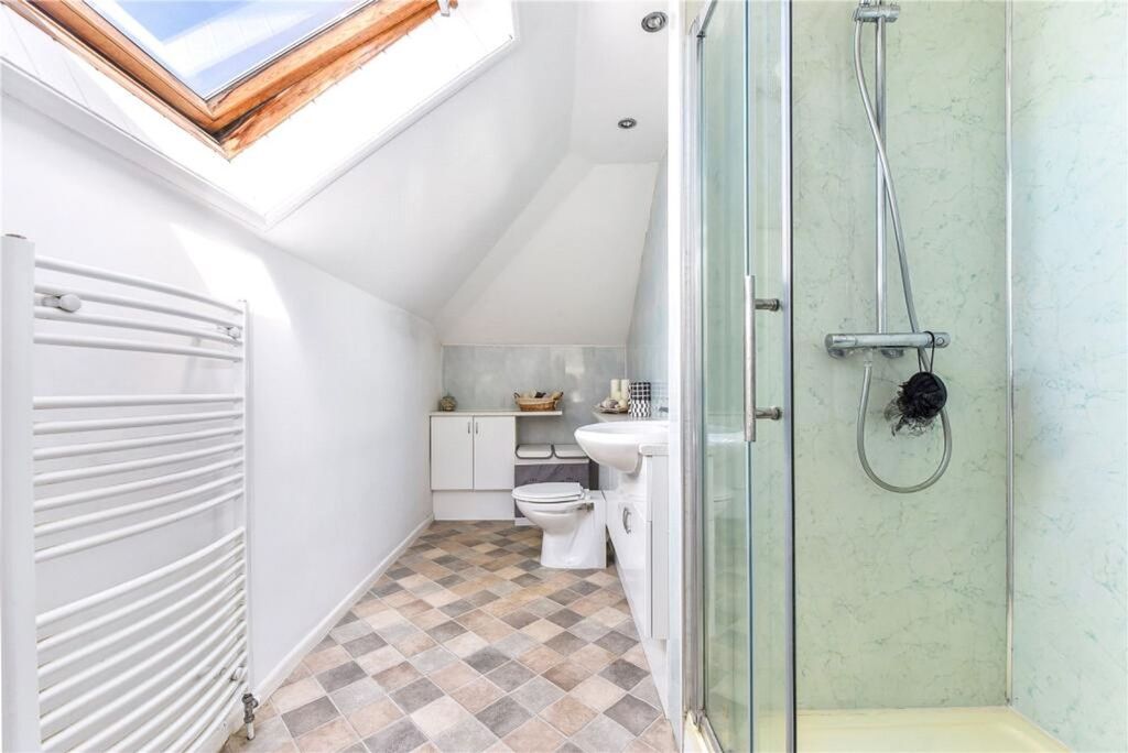 Additional image 16 of 5 bed detached bungalow for salePulens Lane, Petersfield GU31