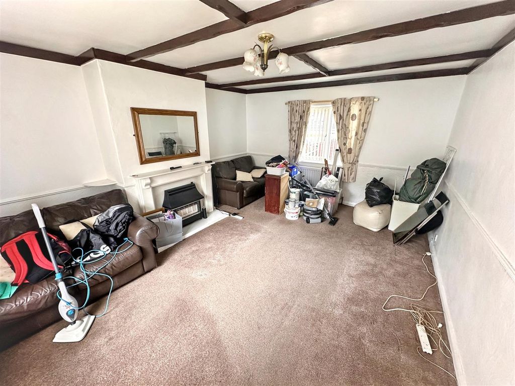Property photo 2 of 18 20260613142700_20260613-Interior-10-A0Jhthgh53Fjr4