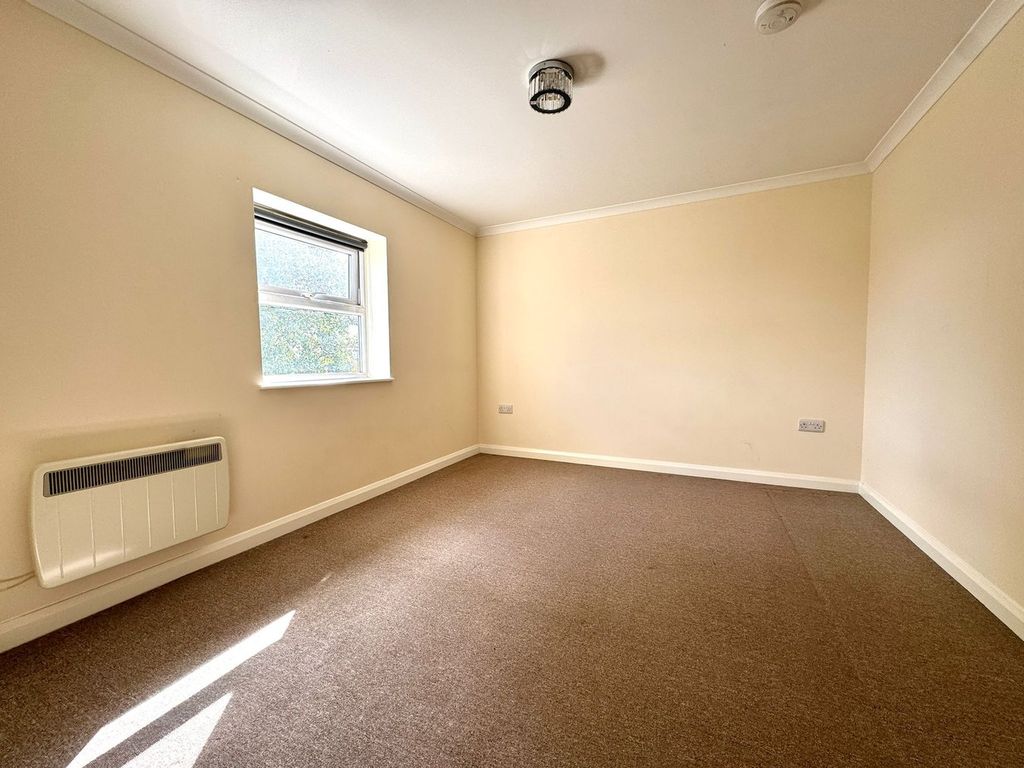 Property photo 2 of 8 Bedroom Picture 2