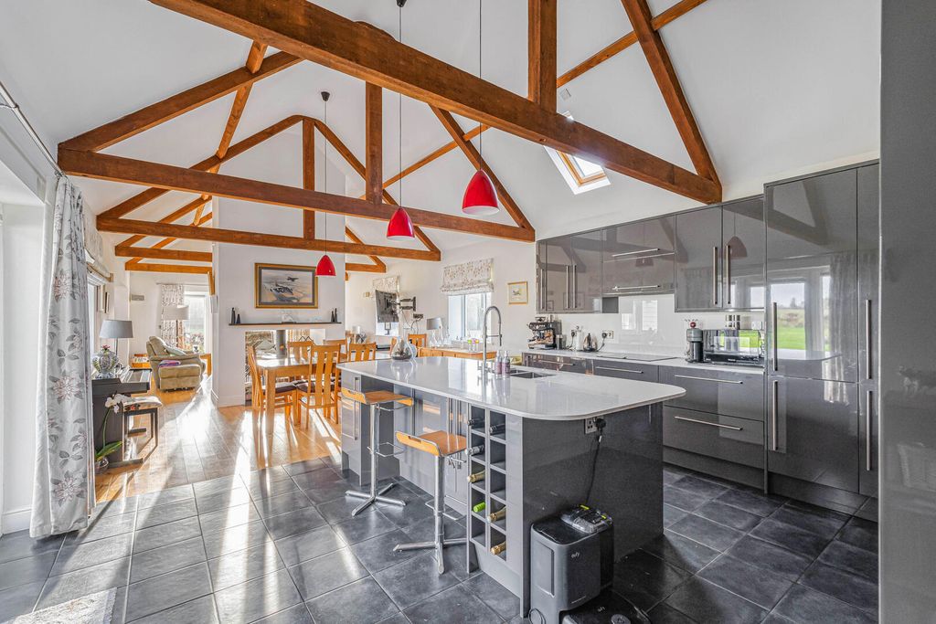 Property photo 3 of 32 29_70270-1.Jpg