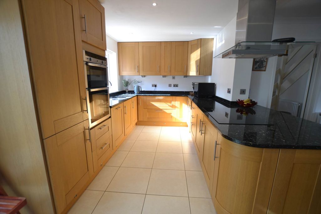 Property photo 2 of 13