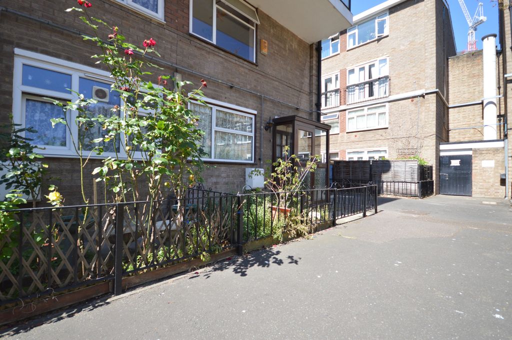 Property photo 1 of 7 2 Double Bedroom Maisonette To Rent