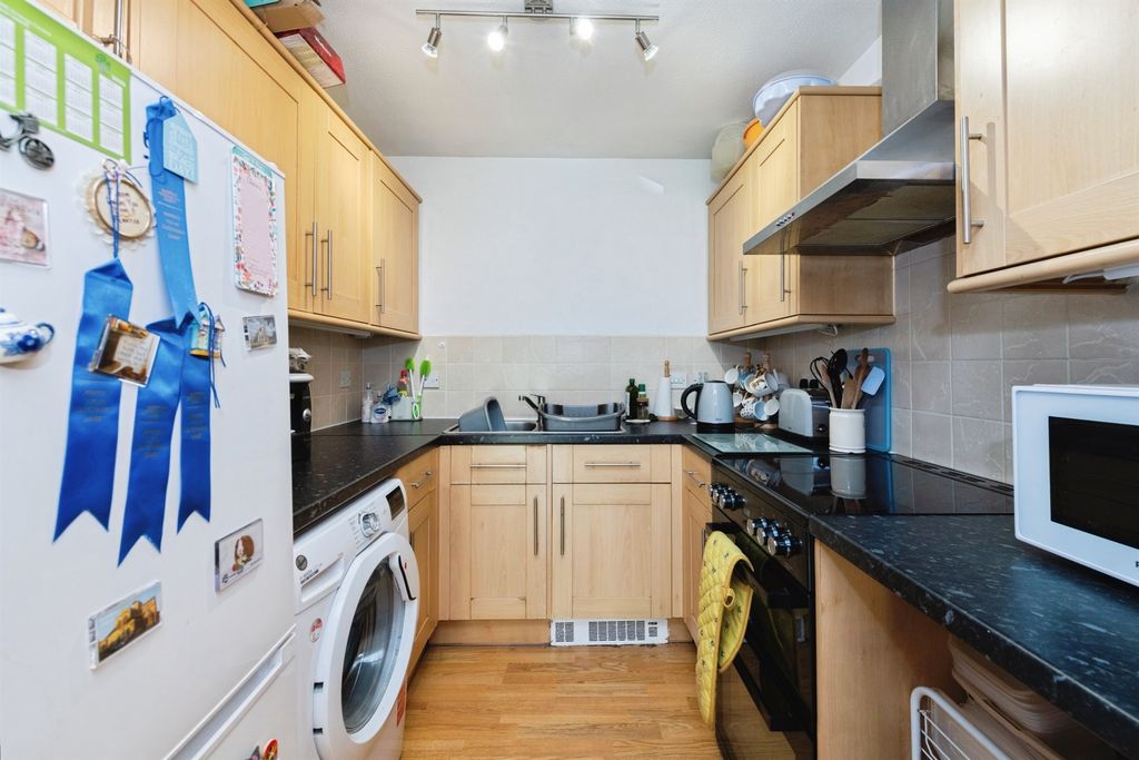 Property photo 3 of 12