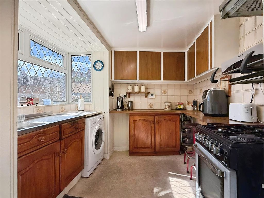 Property photo 2 of 21 Kitchen