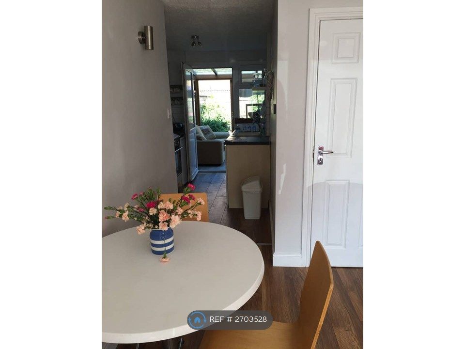 Property photo 2 of 11 Lounge