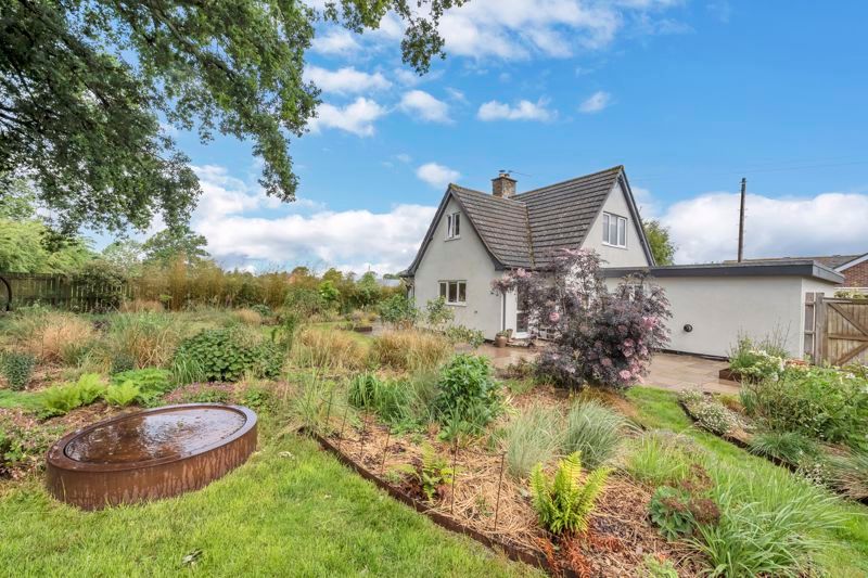 Property photo 1 of 25 Gardens