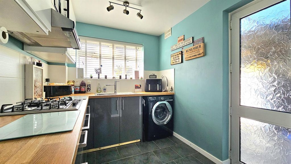 Property photo 3 of 16 Kitchen