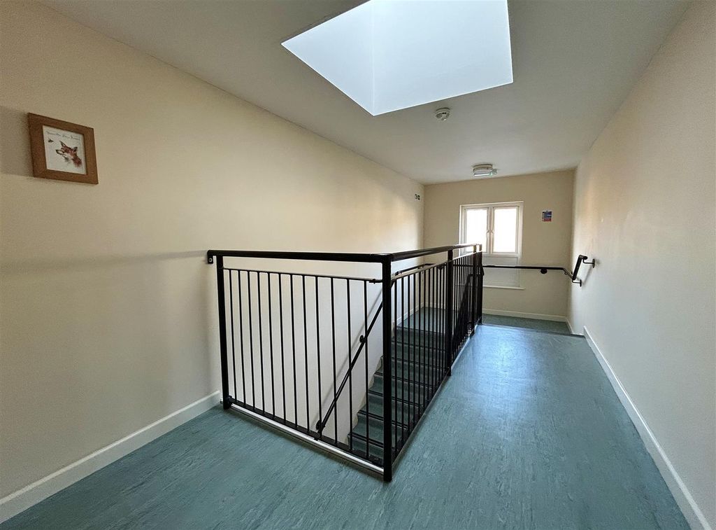 Property photo 2 of 11 Communal