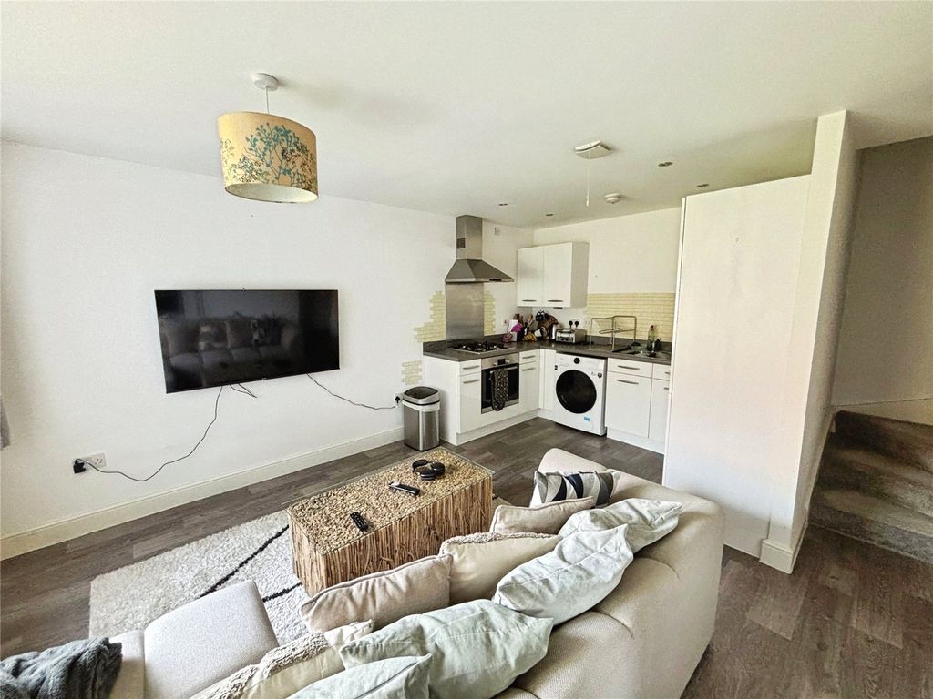 Property photo 2 of 10 Living Kitchen