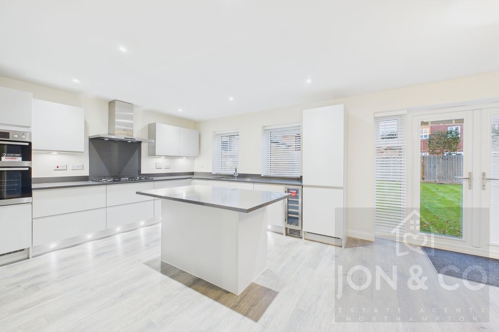 Property photo 3 of 21