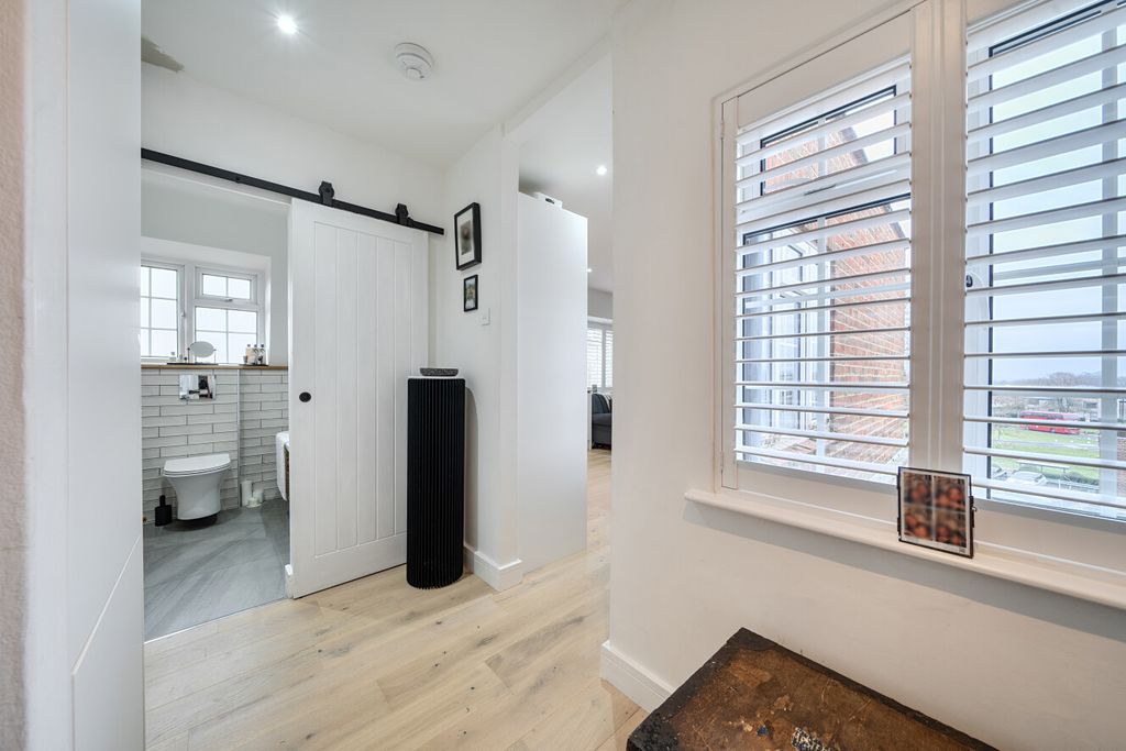 Property photo 3 of 19 1400737-7-696E2A8...