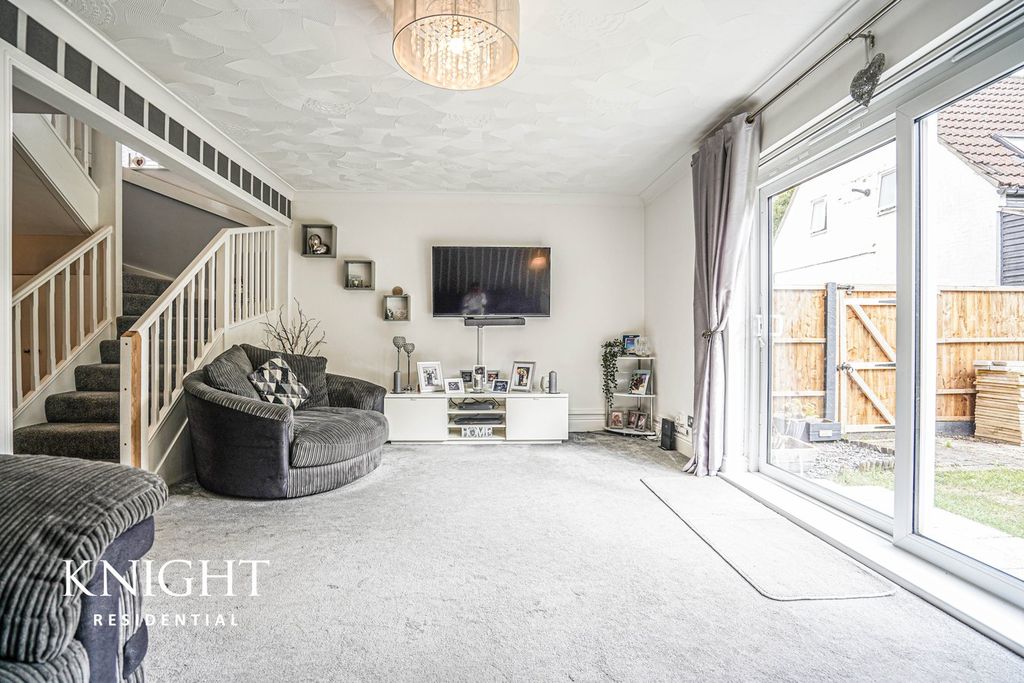 Property photo 2 of 25