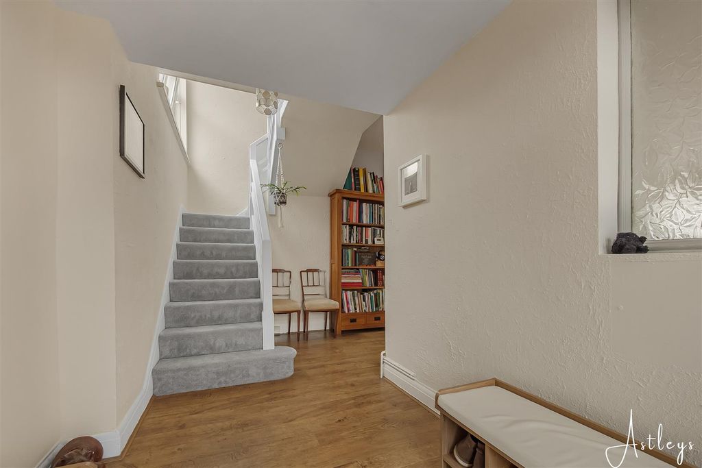 Property photo 2 of 32 Hallway